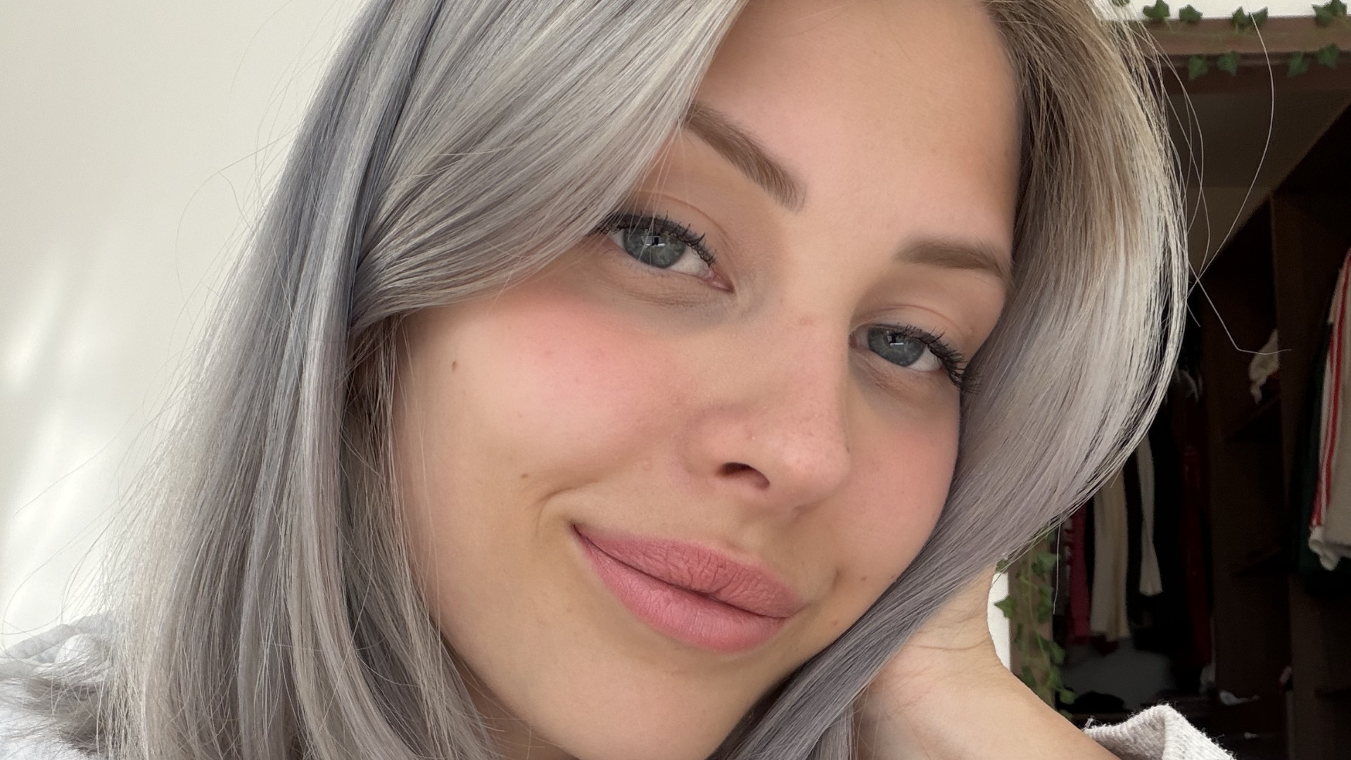 Elisblondy slide 2